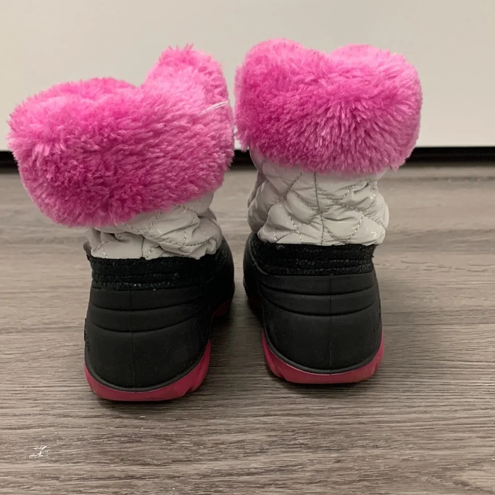 Kamik girls white fluffball snow boot - size 6